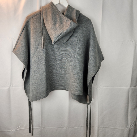 Lululemon All In A Day Hooded Poncho O/S in EUC - Picture 11 of 12